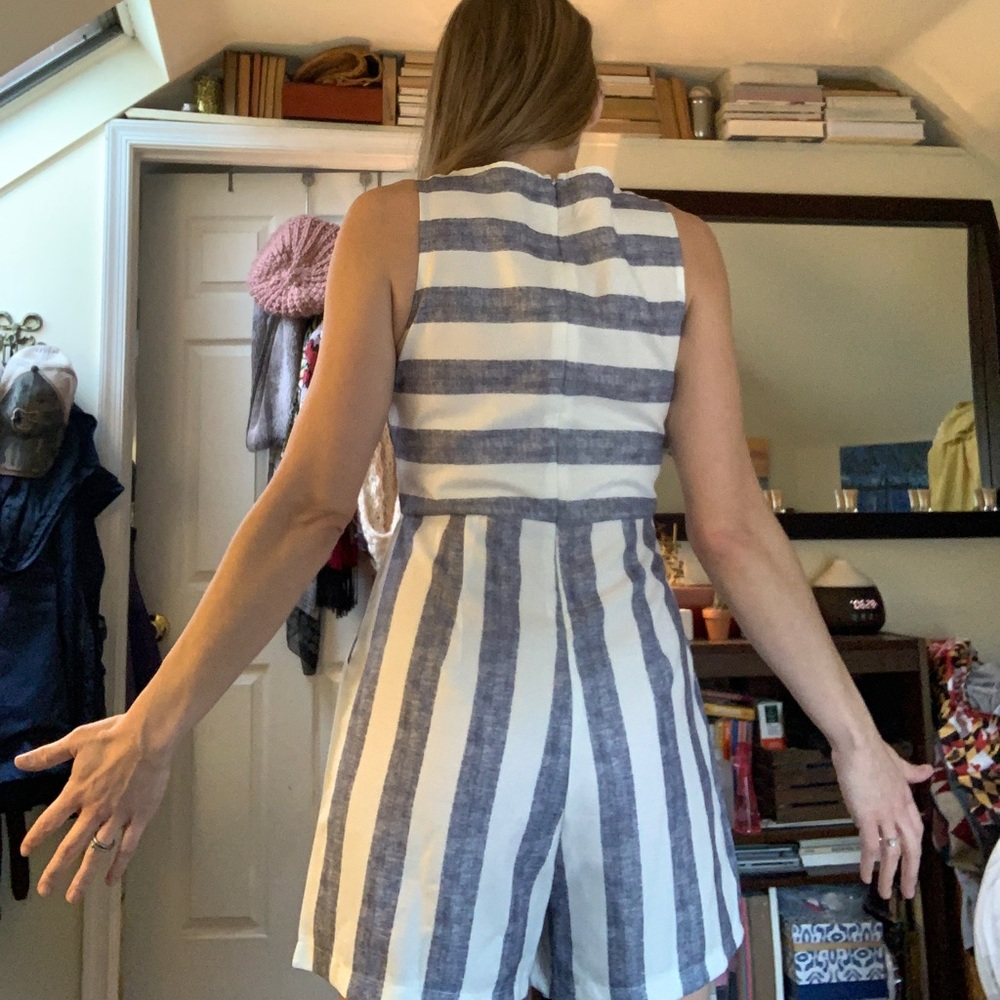 ❌SOLD❌ Boutique Romper blue and white striped NWOT Sz Small - Picture 7 of 8